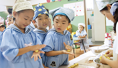 どうやって作るの？」 しのはら幼稚園が調理教室 | 港北区 | タウンニュース