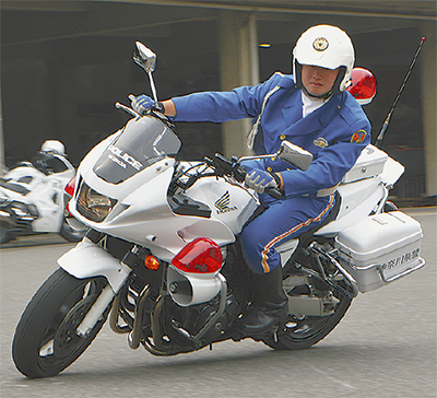 白バイ運転全国大会 結城巡査長が個人優勝 睦町の交通機動隊勤務 | 南区 | タウンニュース