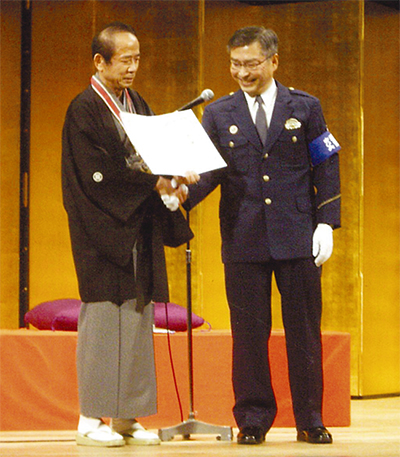 幸警察署 いしあたまさんに感謝状 落語で振り込め詐欺注意 幸区 タウンニュース