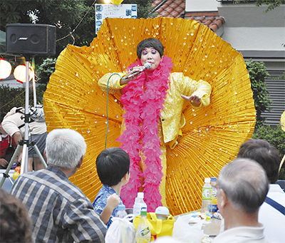 ものまねショーで大盛況 古松台自治会の夏祭り | 厚木・愛川・清川