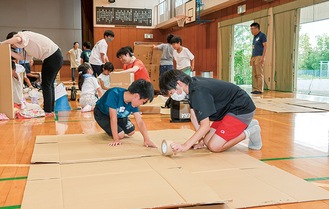 学校に宿泊　防災キャンプ