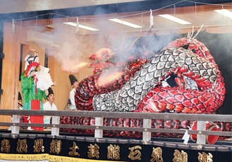 石見（いわみ）神楽を奉納