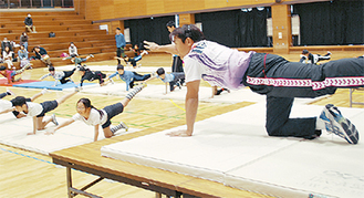 熱い指導をする池谷さん