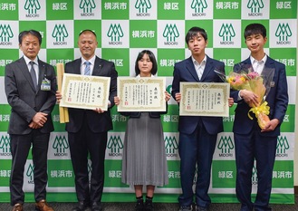 左から岡田区長、江下さん、柳下さん、石谷さん、相原さん（井山さん、大谷さんは欠席）