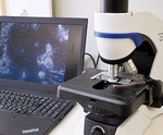 パソコンに菌の状態を映し出し確認できる顕微鏡