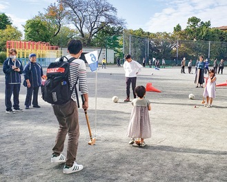 プレーを楽しむ参加者たち（提供写真）