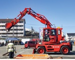 訓練の様子を披露した排除工作車