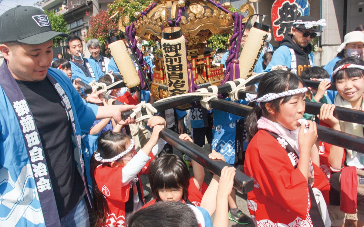 王子神社 威勢良く神輿「わっしょい」 例大祭、４年ぶりに演芸も | 緑区 | タウンニュース