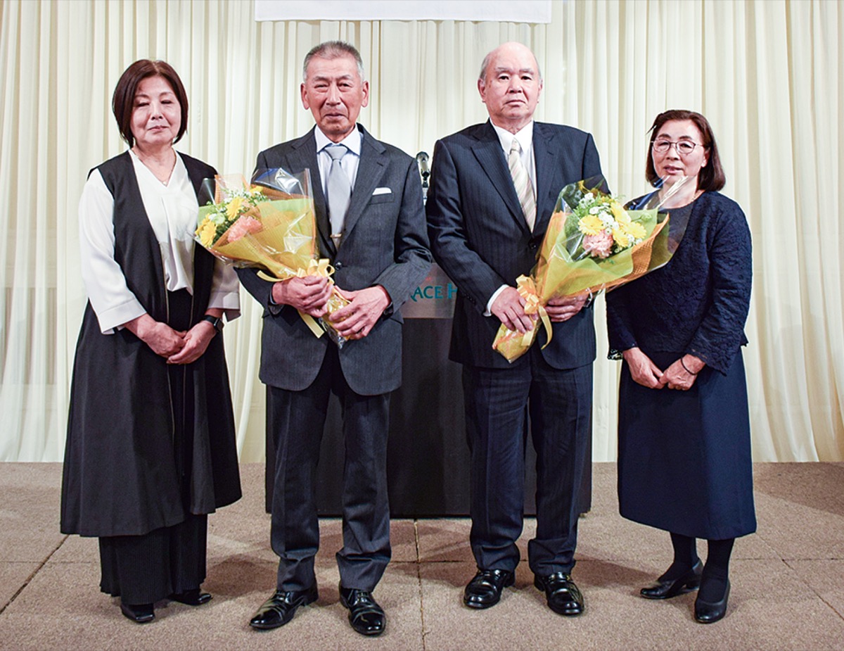 藍綬褒章受章者を祝福 緑消防団長が発起人に 緑区 タウンニュース