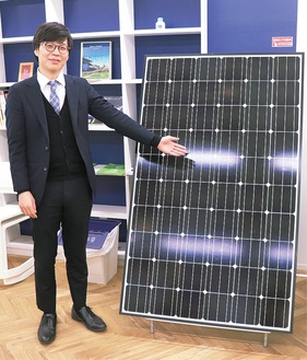 太陽光発電の可能性を語る鈴木さん