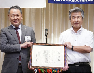 同クラブの星野前会長(左)と永野専務理事