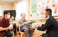 100歳以上が243人