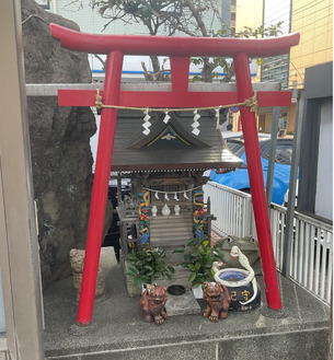 白蛇が祀られている蛇骨神社