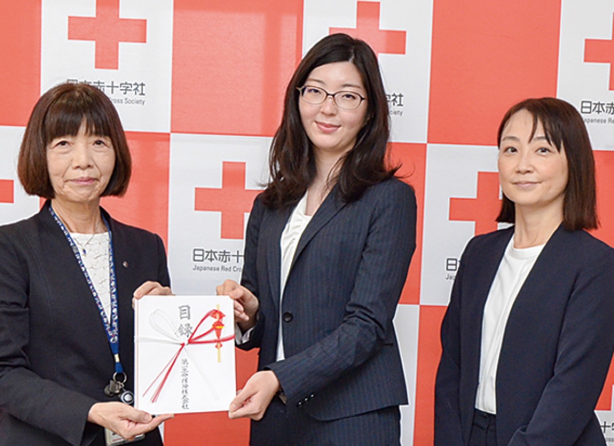 第一生命保険(株)新横浜支社 「献血活動推進に役立てて」 県赤十字血液センターに寄付 | 港北区 | タウンニュース