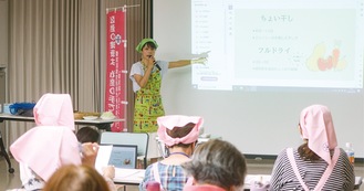 澤井さんが干し野菜のメリットを紹介