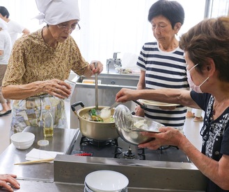 最後にすいとんを鍋に入れて煮込んだ