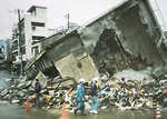 ビルが倒壊した神戸市内＝細井さん提供