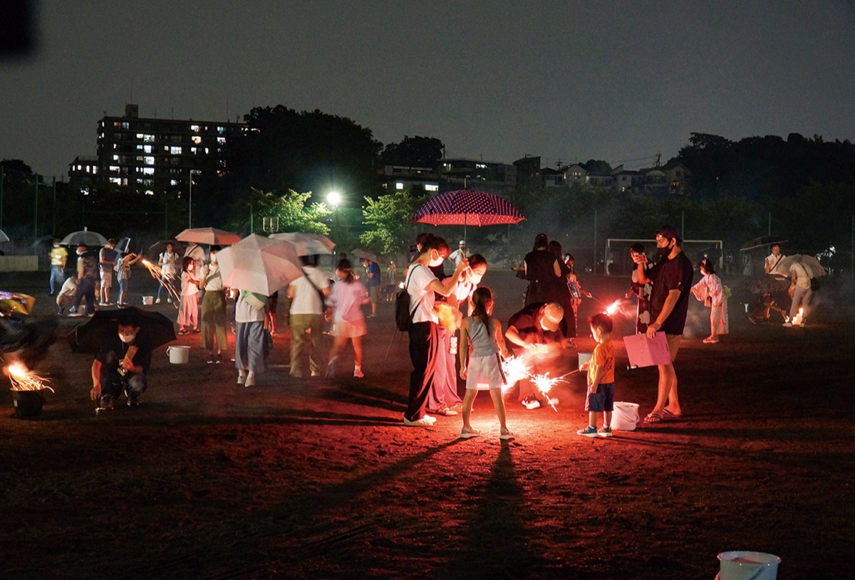 佐江戸加賀原 夏の風物詩楽しむ 花火イベントに家族連れ 都筑区 タウンニュース