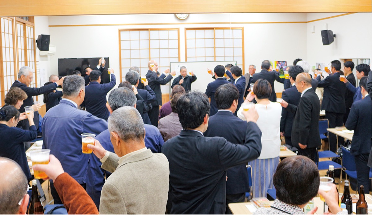 芋煮を肴に旧交温める