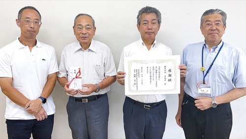 左から区社協 牧内さん、福田会長、（株）清光社 段中さん、月野さん