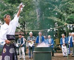 伝統神事の湯立神楽