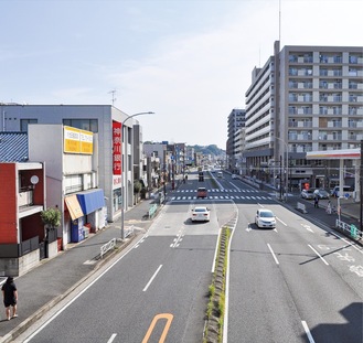 無電柱化が完了した、根岸駅周辺の山下本牧磯子線