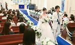 チャペルで模擬結婚式