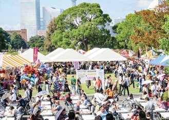 にぎわう会場の様子（実行委員会提供）