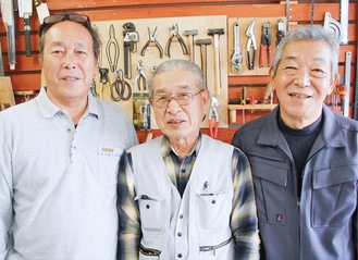 （写真左から）小林代表とコミュニティ工房クリエの齋藤さん、林代表