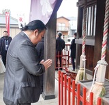 初詣や新年祈祷に賑わい