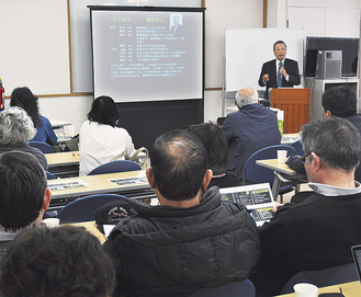 大勢が来場した講演会