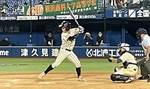 打席に立つ隼人の選手