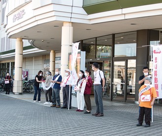 イトーヨーカドー立場店の店頭でも募金をよびかけた