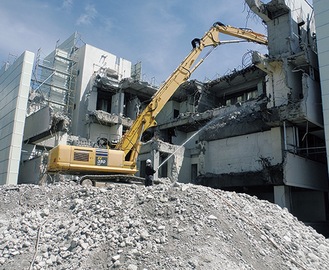 建物解体現場の様子（市提供）