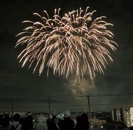 寒空にも咲く花火