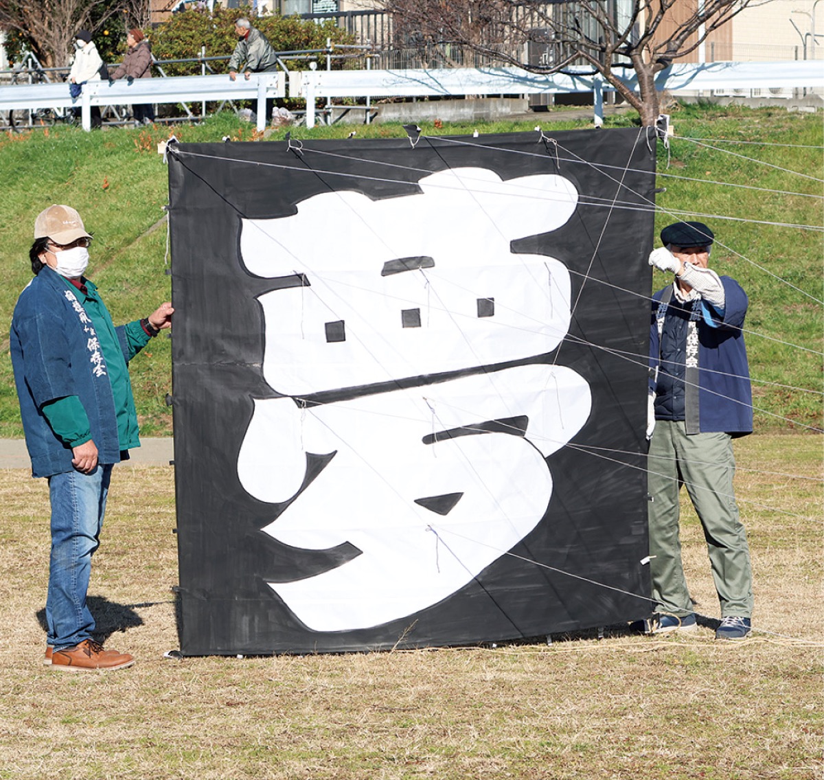 いずみ相模凧が空に