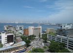 横浜港、ベイブリッジなどを一望できる