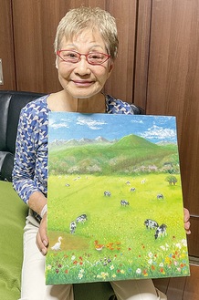 平和への思いを込めた絵を描き続ける座間さん