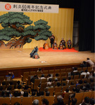 節目を祝った森浅間神社神田囃子森保存会による獅子舞や囃子