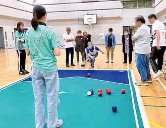 過去に行われた体験の様子＝新杉田地域ケアプラザ提供