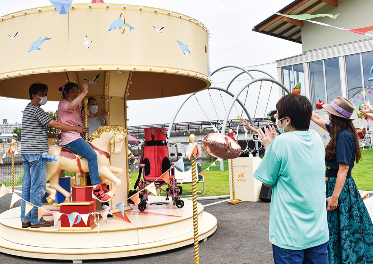 ホスピスで遊園地気分を 利用者がメリーゴーランド体験 金沢区 磯子区 タウンニュース