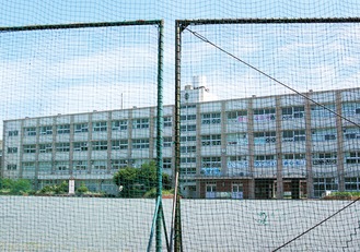 ２０２０年３月に閉校した野庭中学校跡地