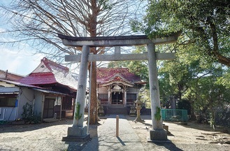 鳥居の奥にある本殿＝同神社提供