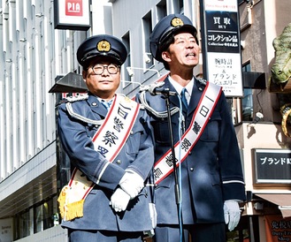 一日署長のオキシジェン。左が三好さん