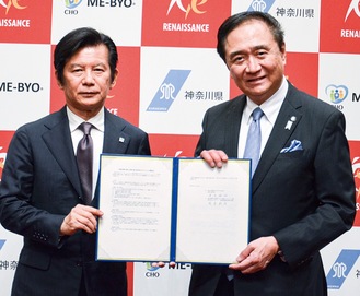 岡本社長（写真左）と黒岩知事