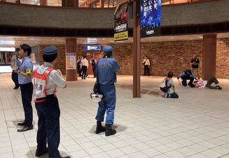 駅構内で訓練を実践