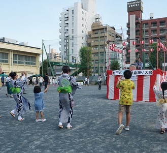 会場を盛り上げた盆踊り