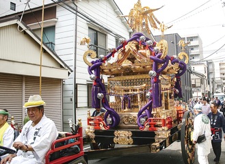 千貫みこしの巡行（昨年撮影）