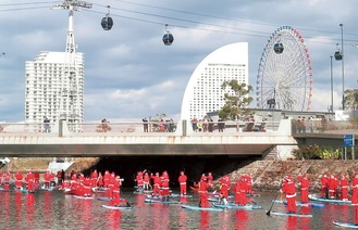 様々な表情をみせる横浜の写真を展示