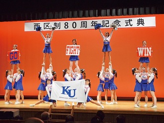 会場を盛り上げた神奈川大学チアリーディング部の演技